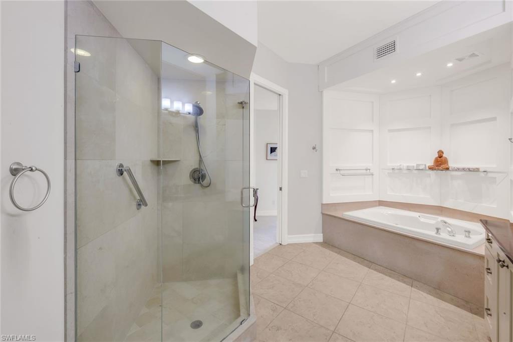 1895 Les Chateaux BLVD 302
