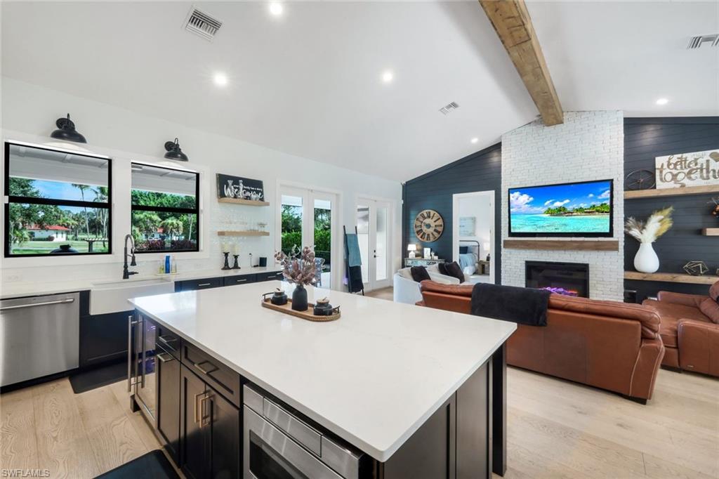 628 Harbor DR