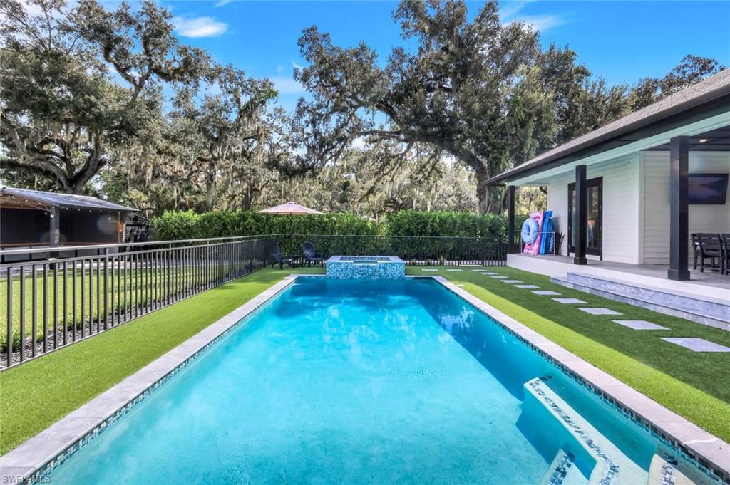 628 Harbor DR