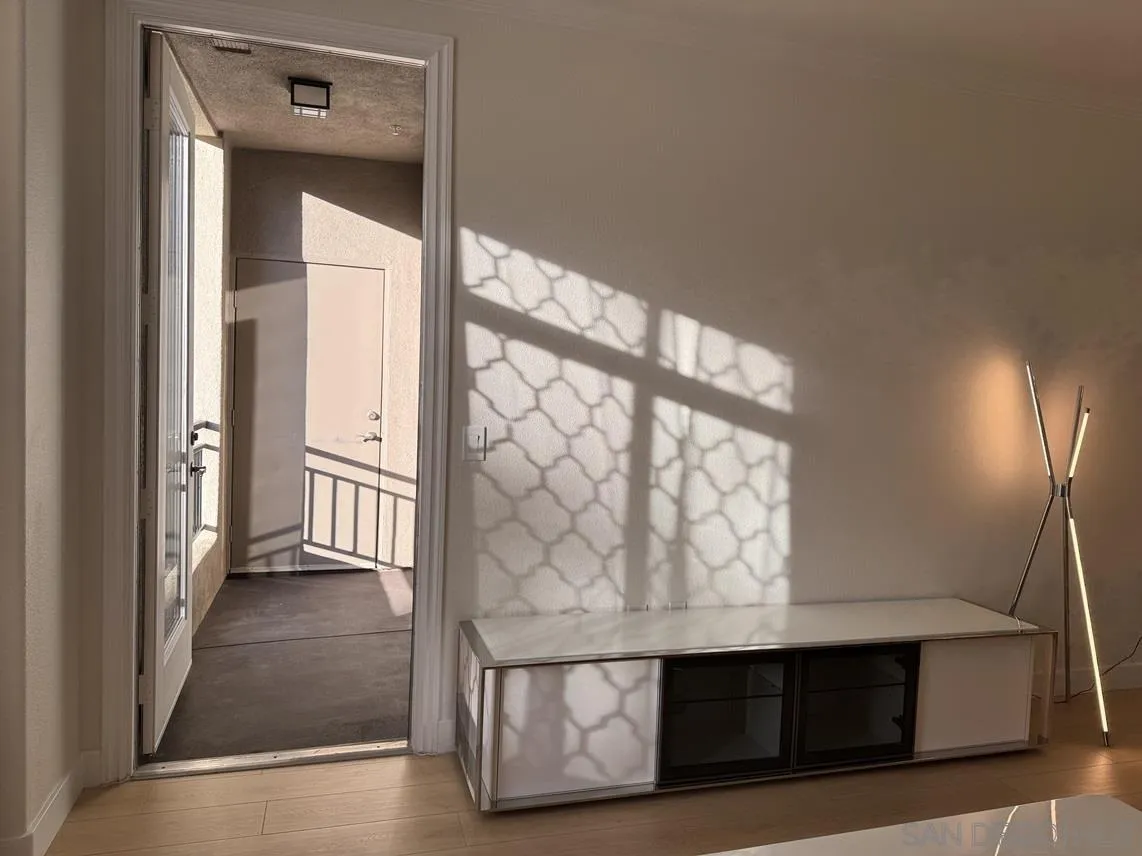 9263 Regents Rd Unit B202