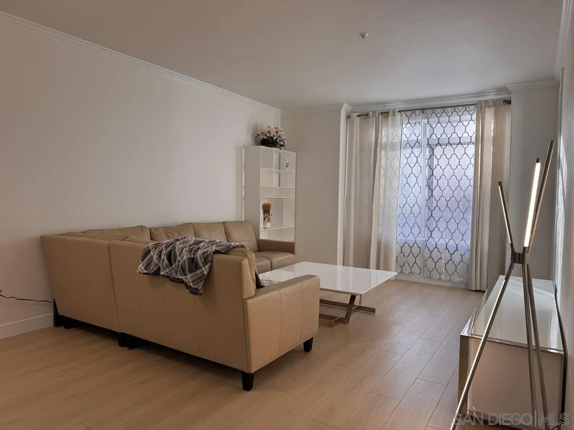 9263 Regents Rd Unit B202