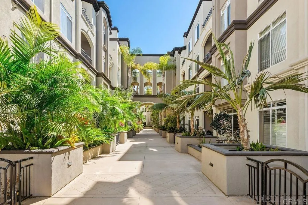 9263 Regents Rd Unit B202