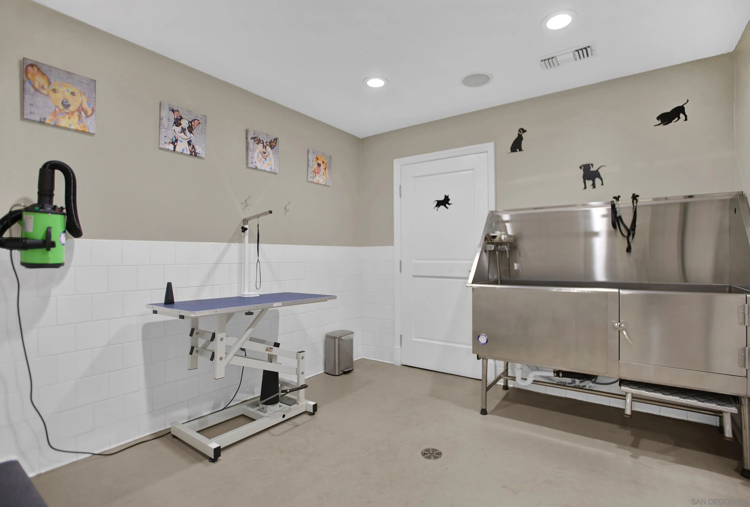 9263 Regents Rd Unit B202