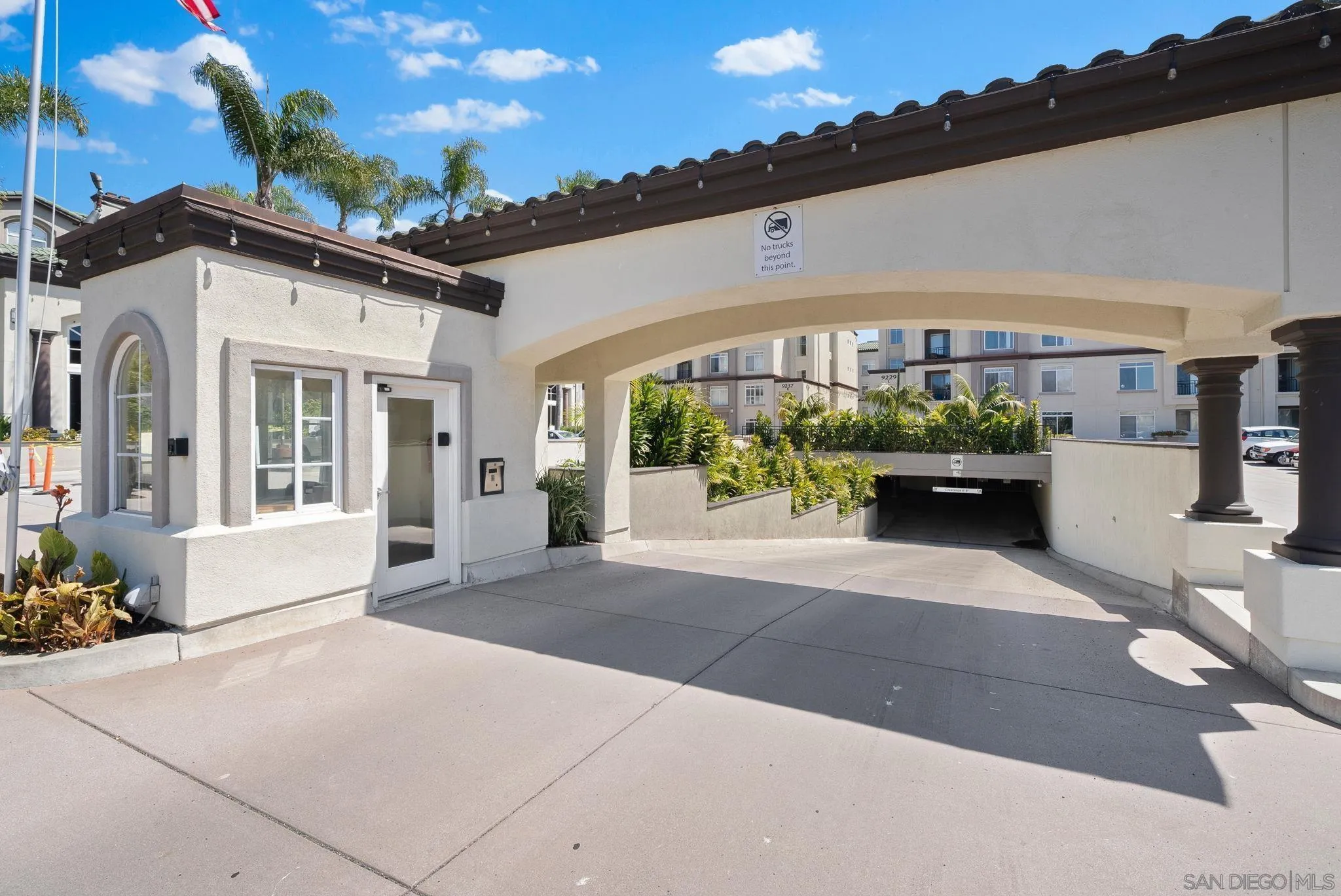 9263 Regents Rd Unit B202