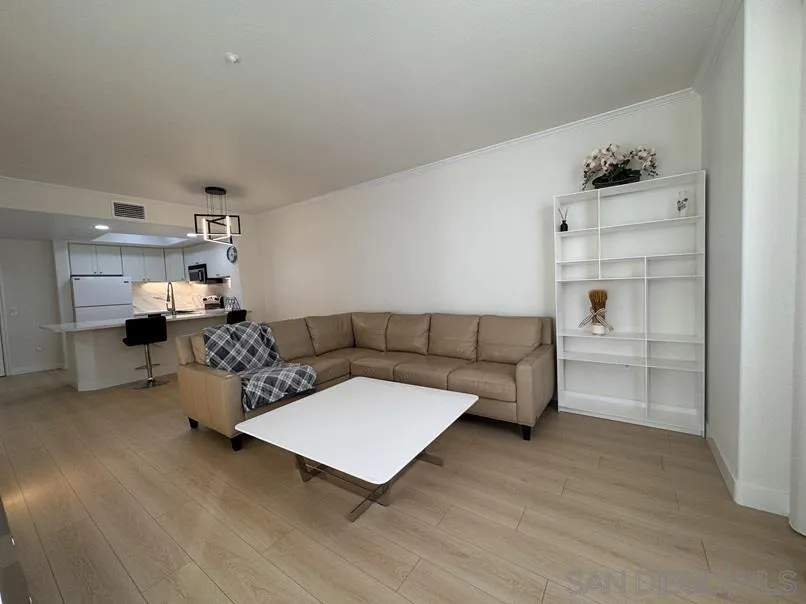 9263 Regents Rd Unit B202