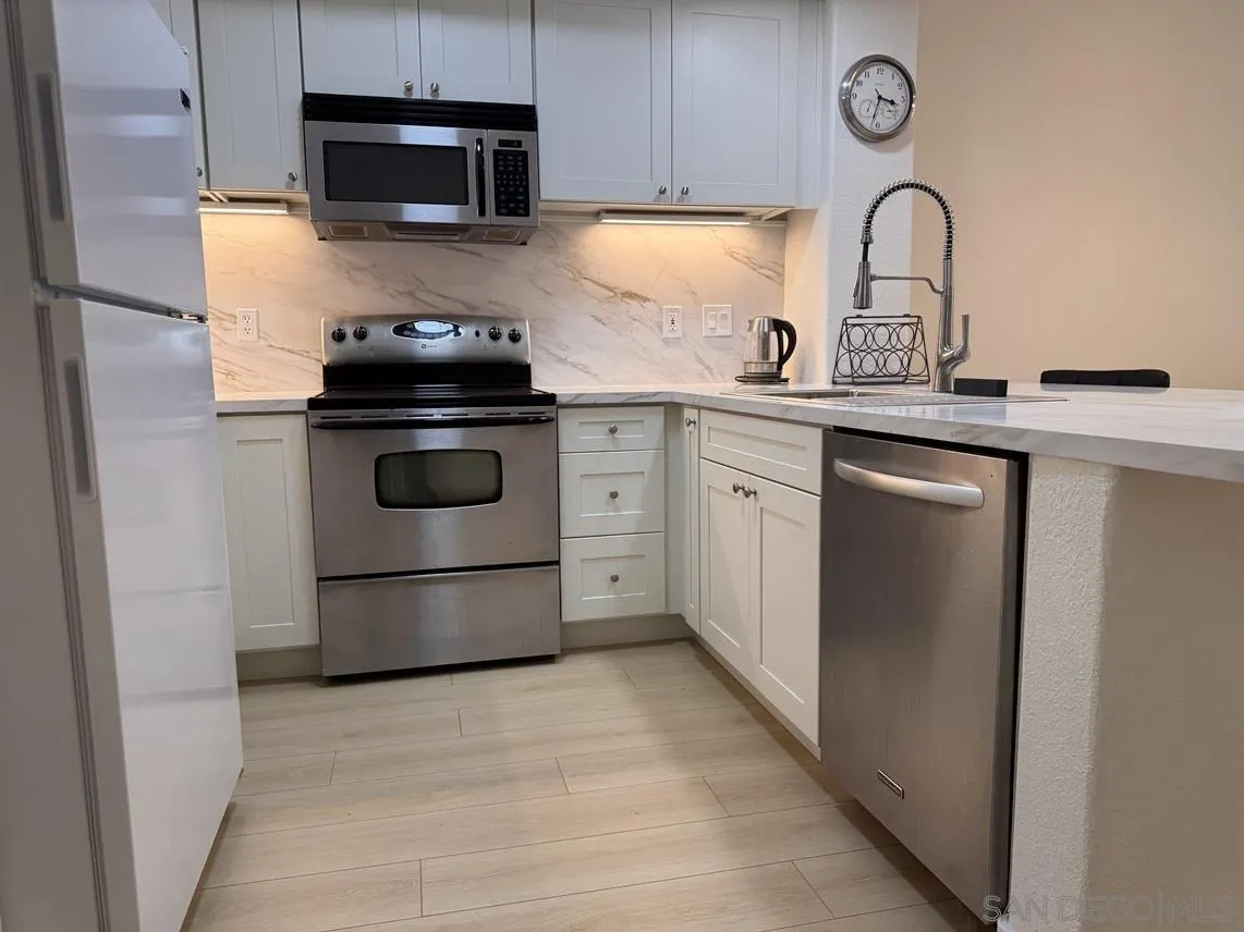 9263 Regents Rd Unit B202