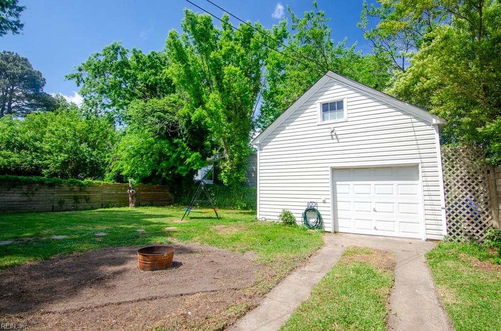 8123 Kenwood DR