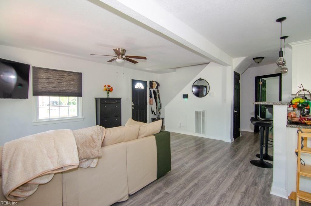 8123 Kenwood DR