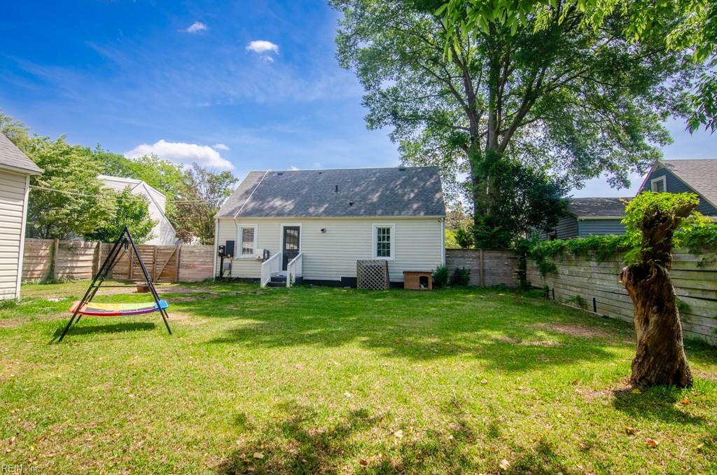 8123 Kenwood DR