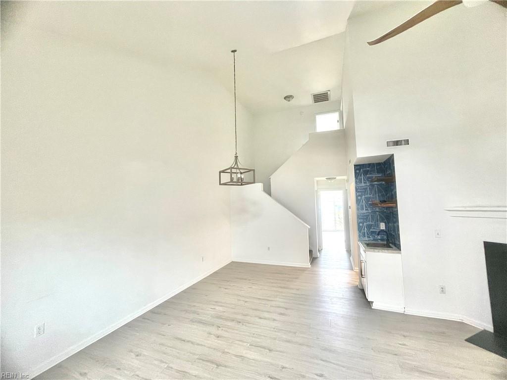 835 Little Bay AVE 32/D