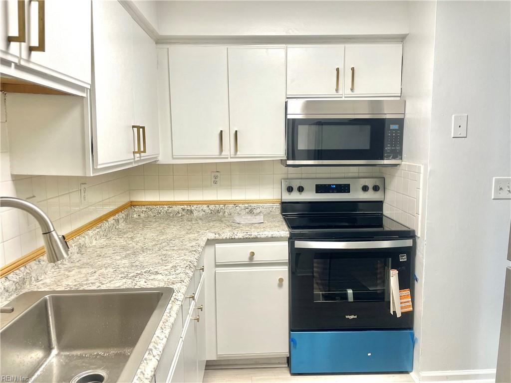 835 Little Bay Avenue AVE 32/D