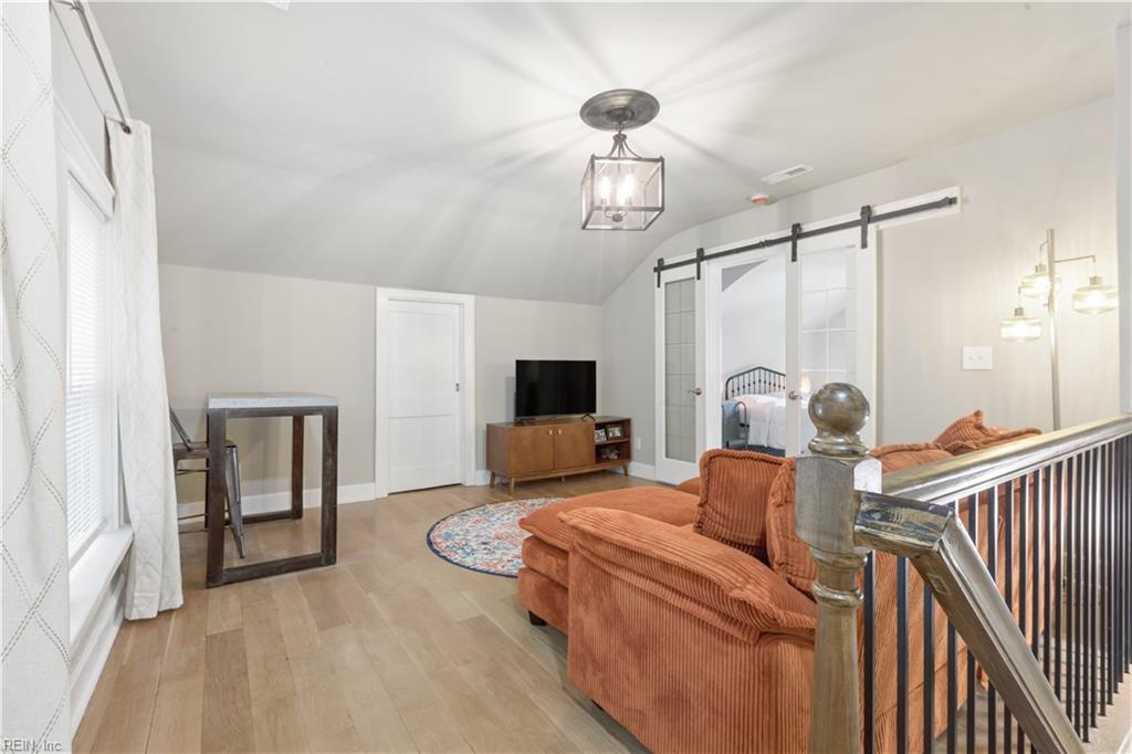 2104 Hampton BLVD
