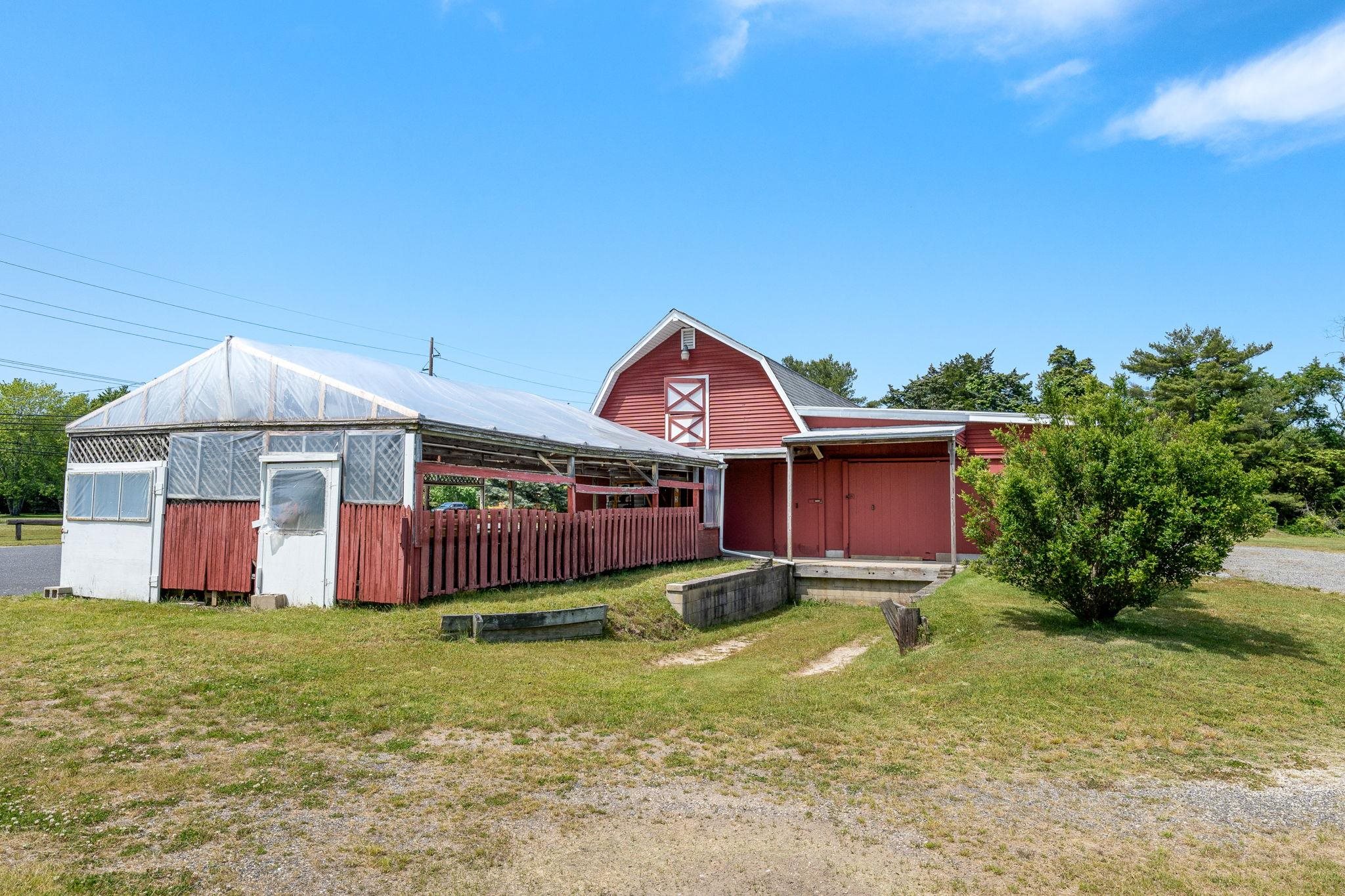 1752 Route 9 N