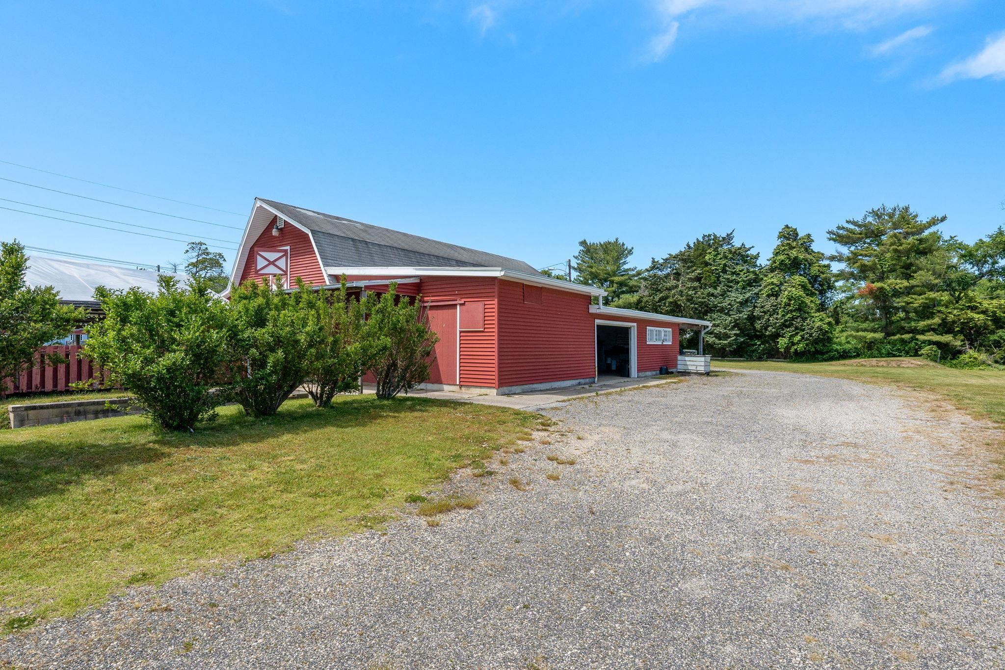 1752 Route 9 N
