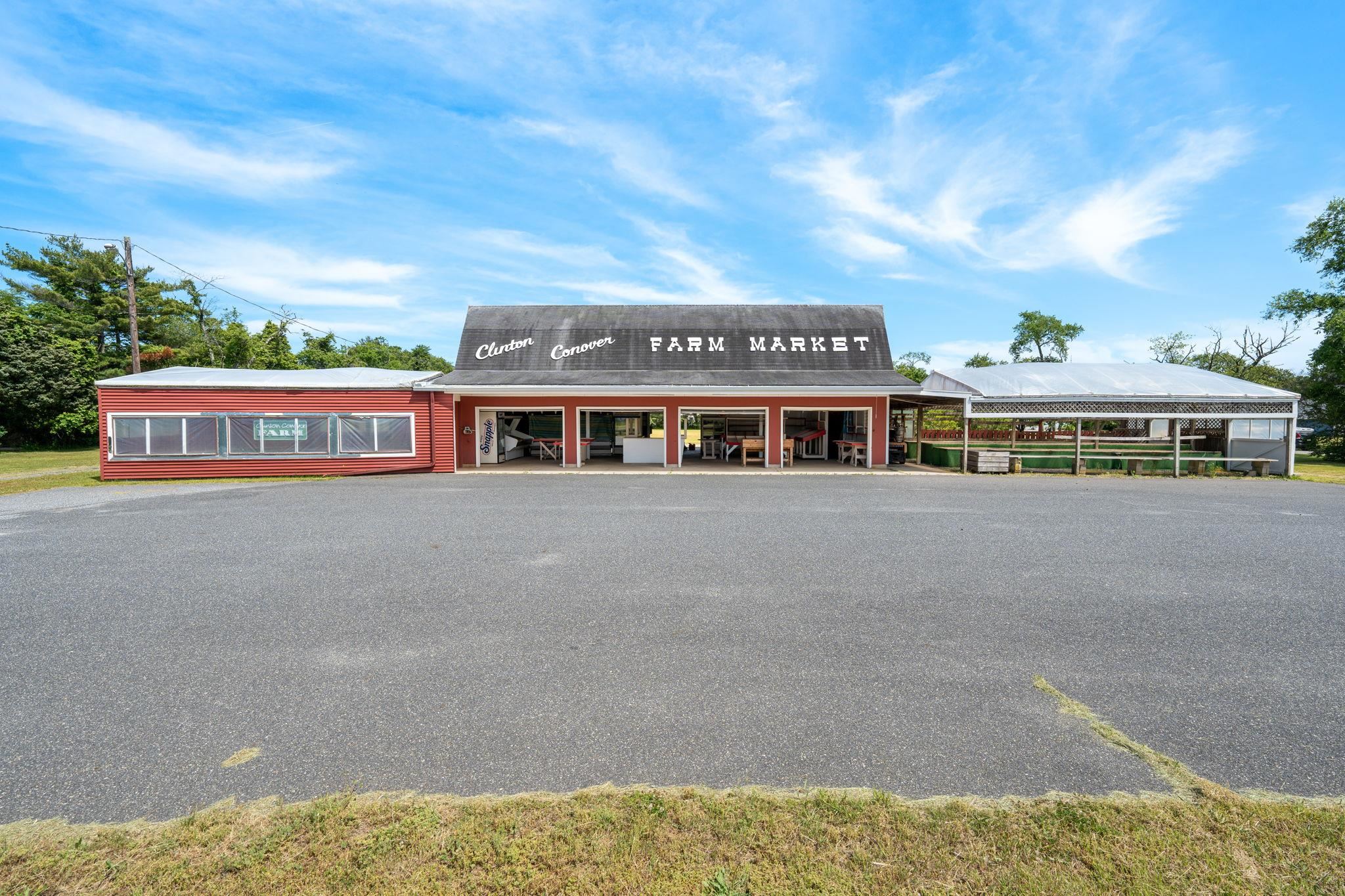 1752 Route 9 N