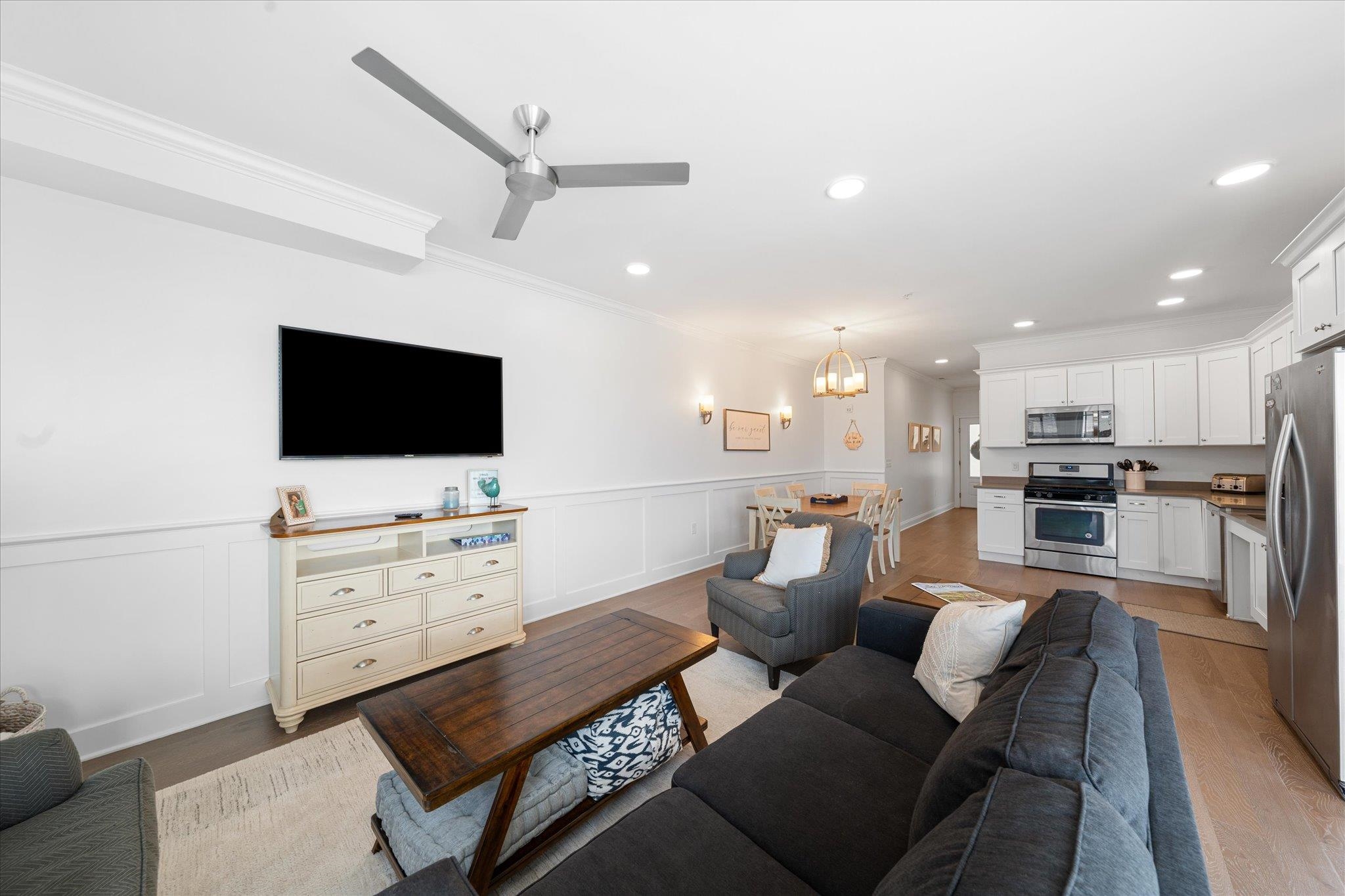8609 Landis Avenue Unit: 204