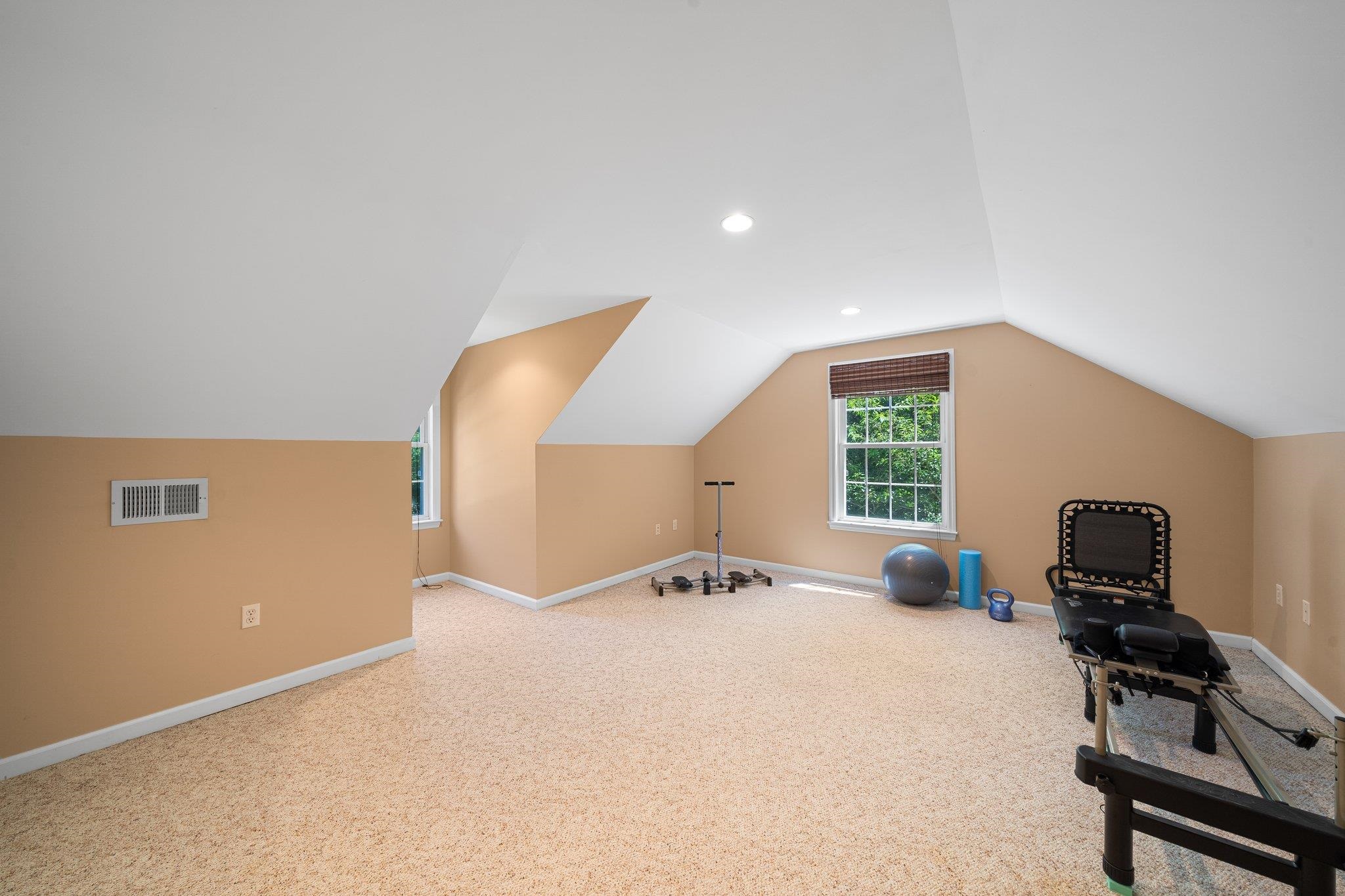 28 W Woodland Avenue