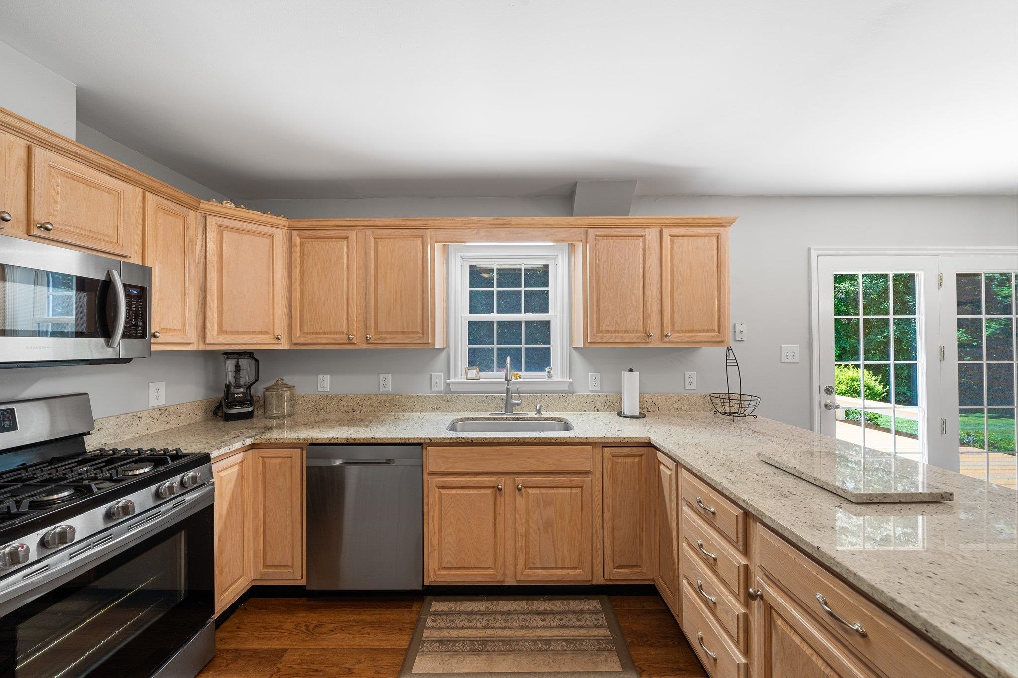 28 W Woodland Avenue