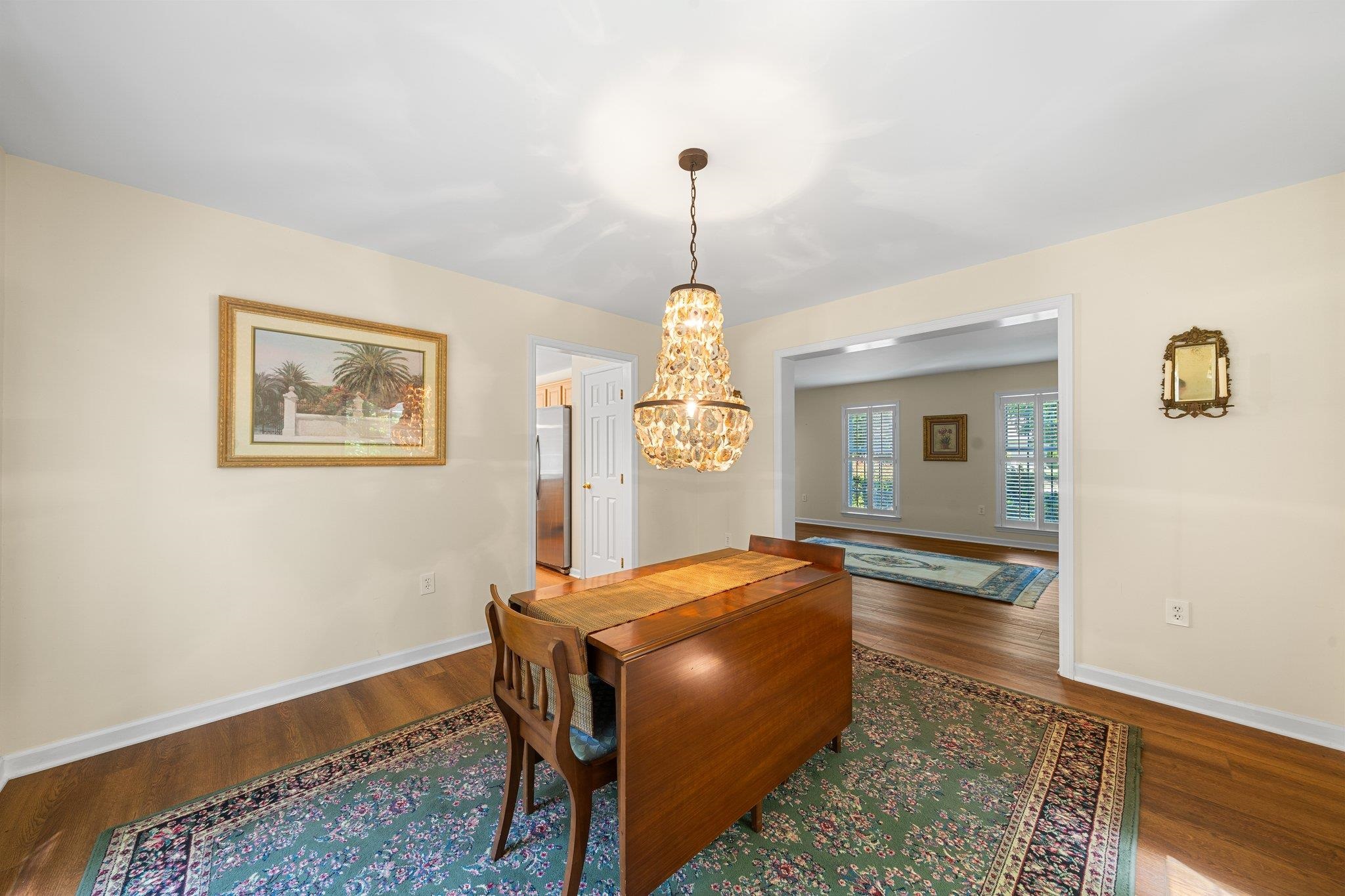 28 W Woodland Avenue