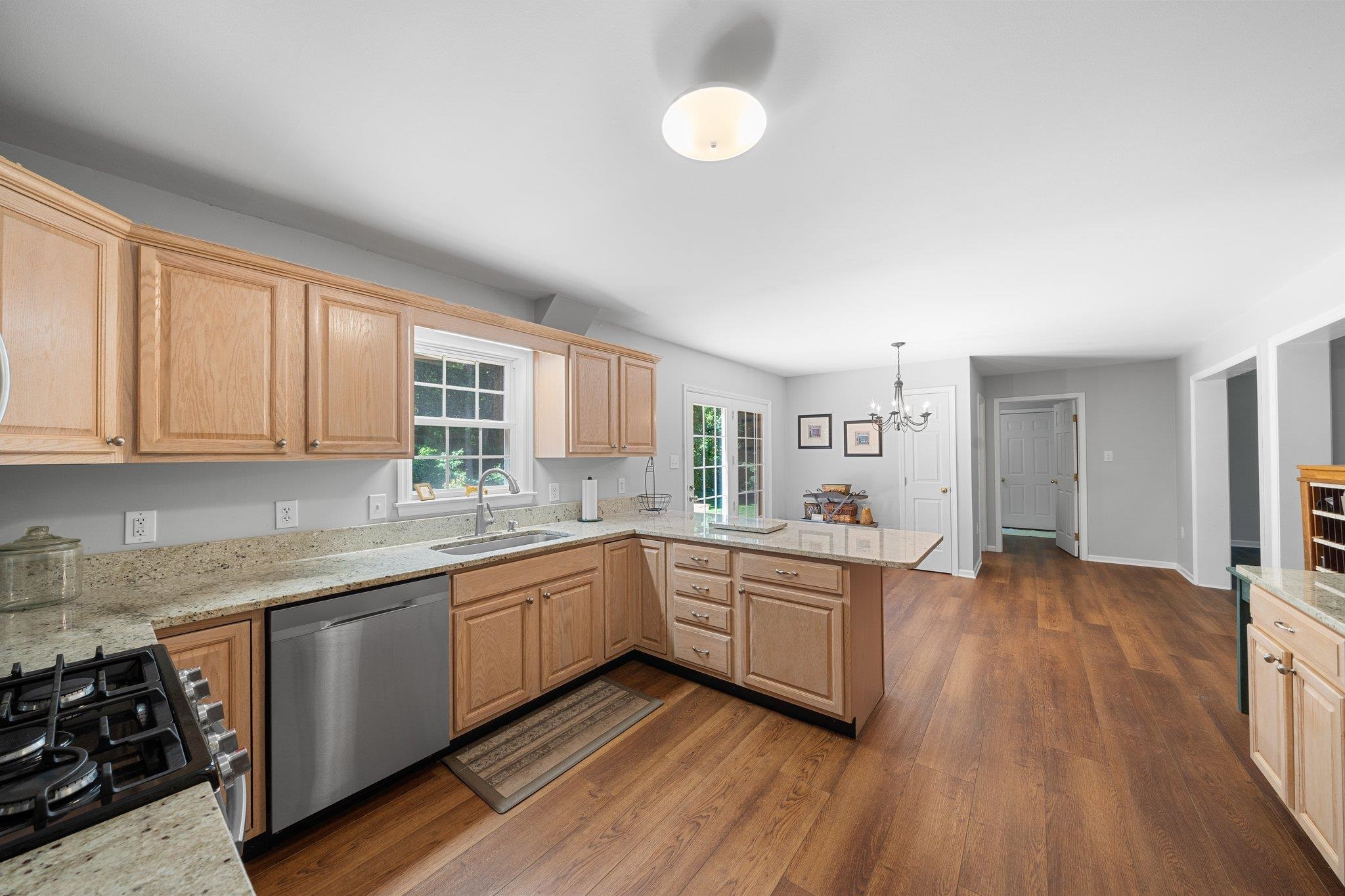 28 W Woodland Avenue