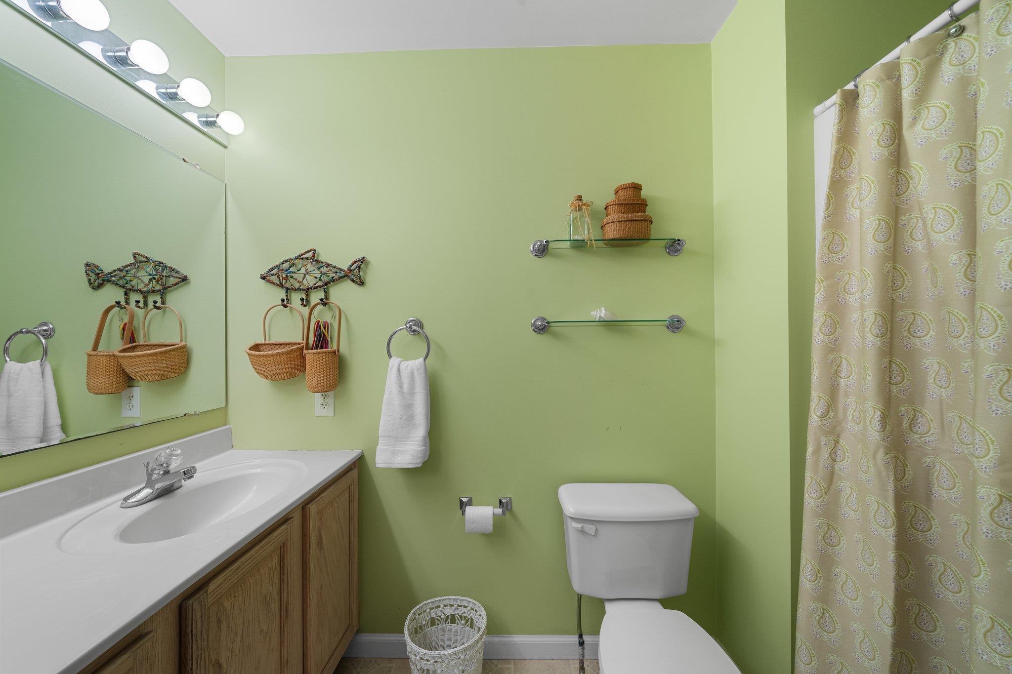 28 W Woodland Avenue