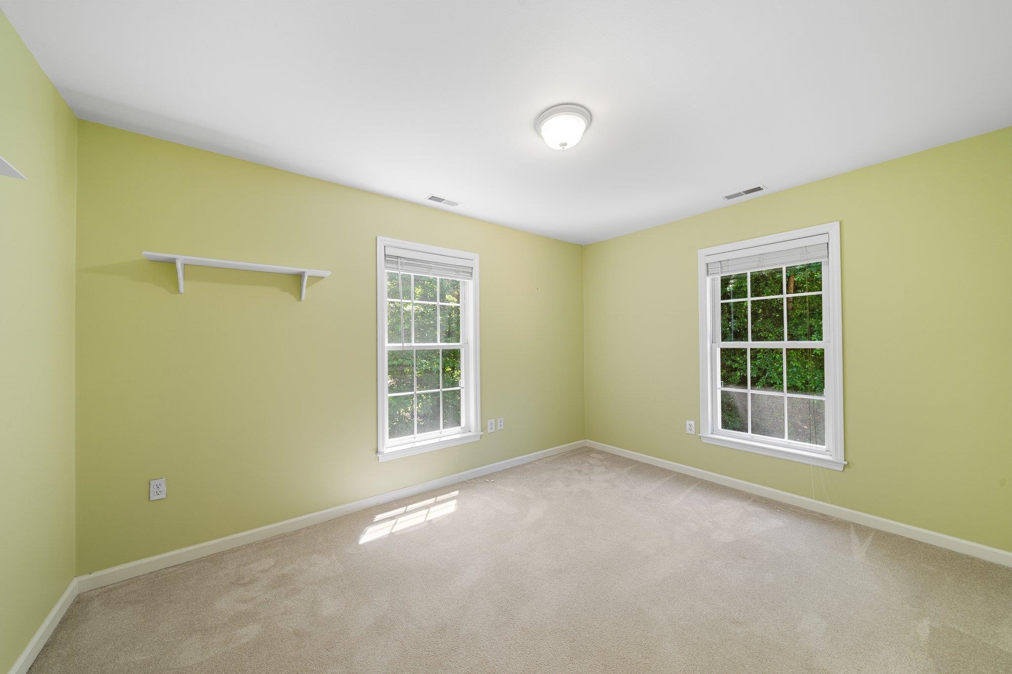 28 W Woodland Avenue