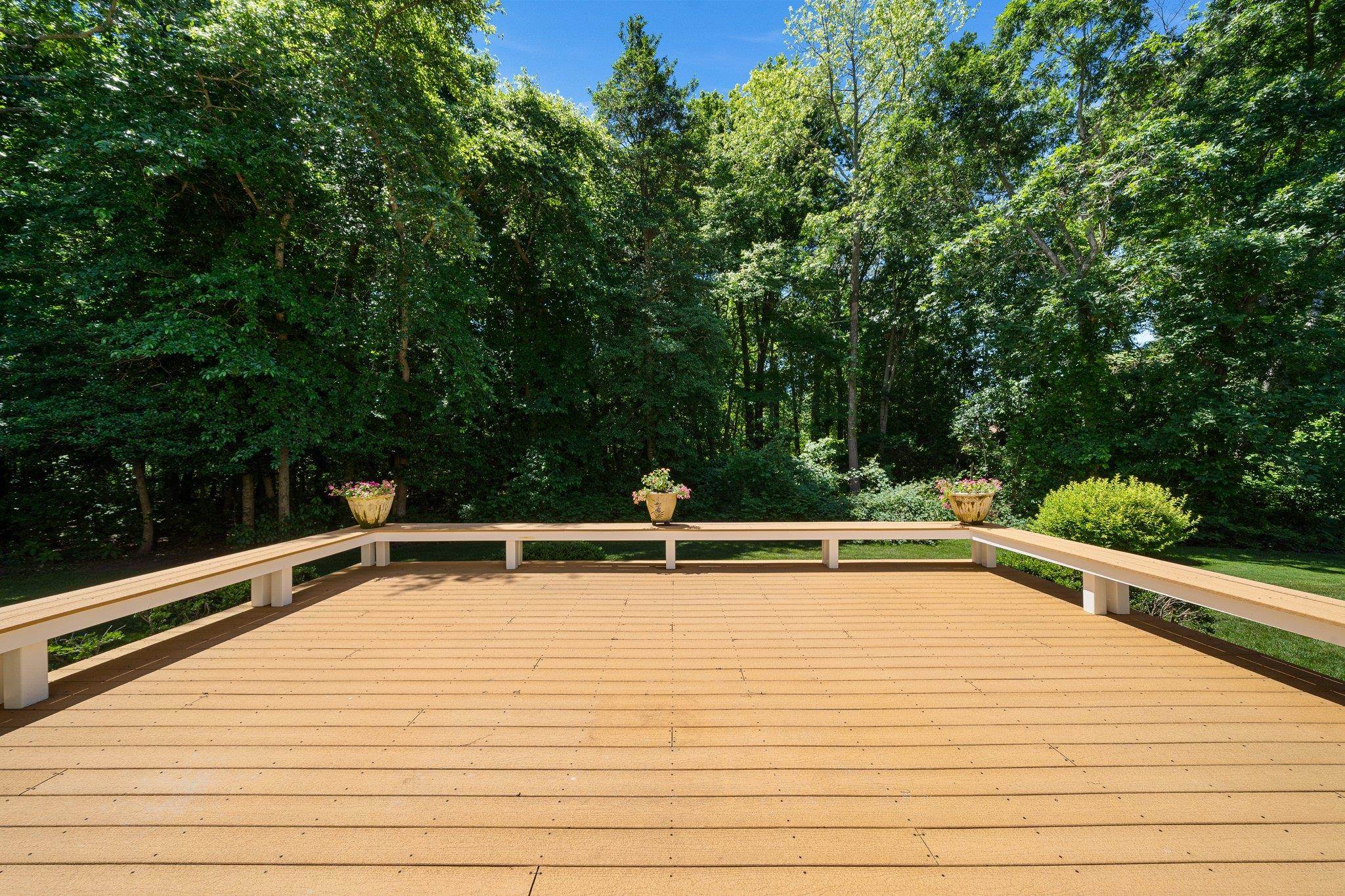 28 W Woodland Avenue