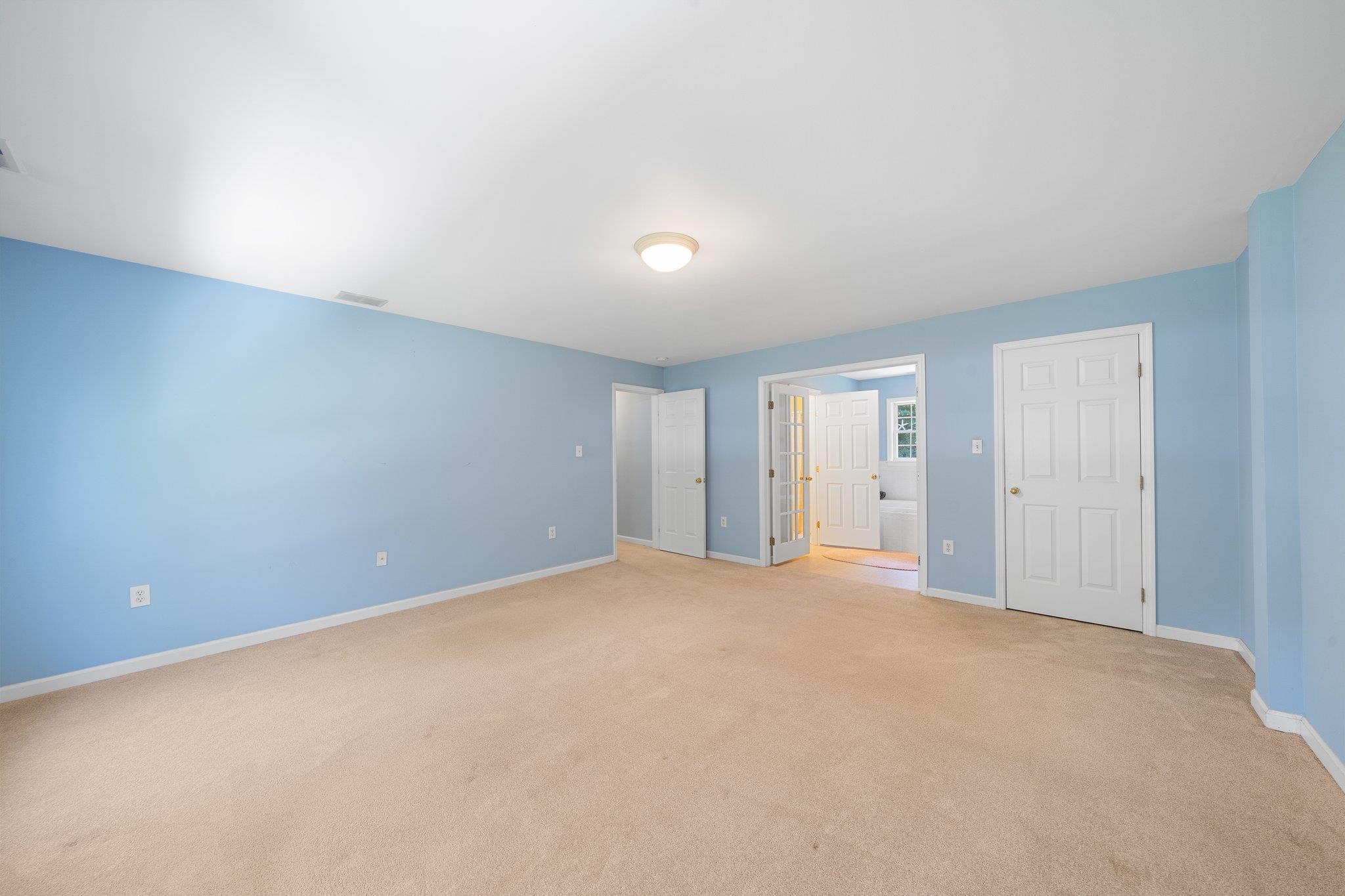 28 W Woodland Avenue