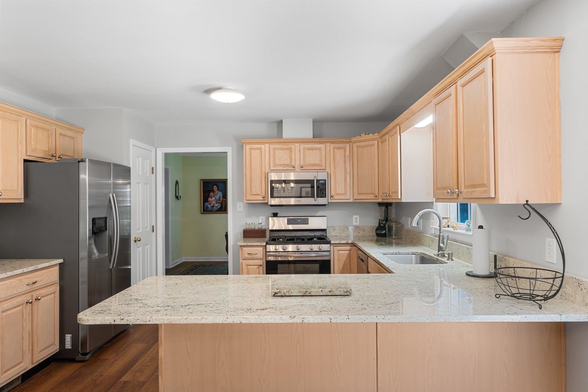 28 W Woodland Avenue