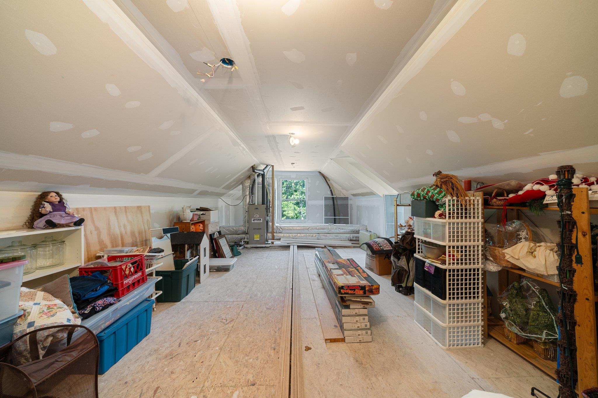 28 W Woodland Avenue
