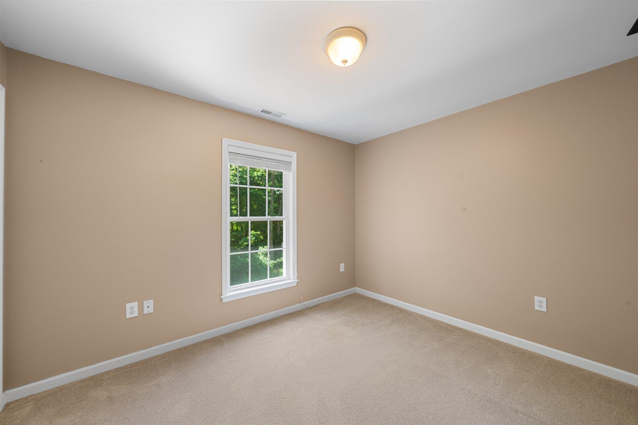 28 W Woodland Avenue
