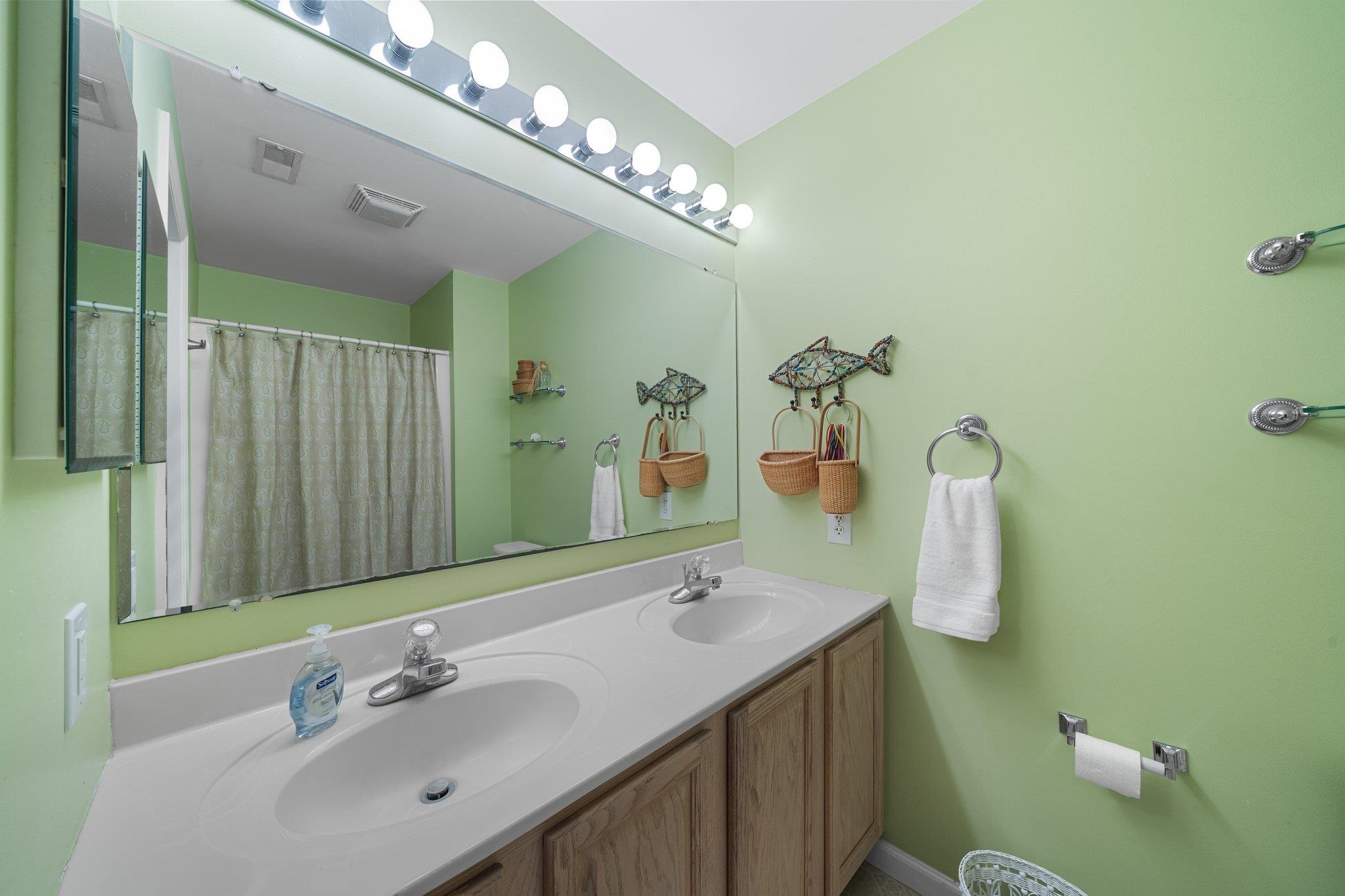 28 W Woodland Avenue