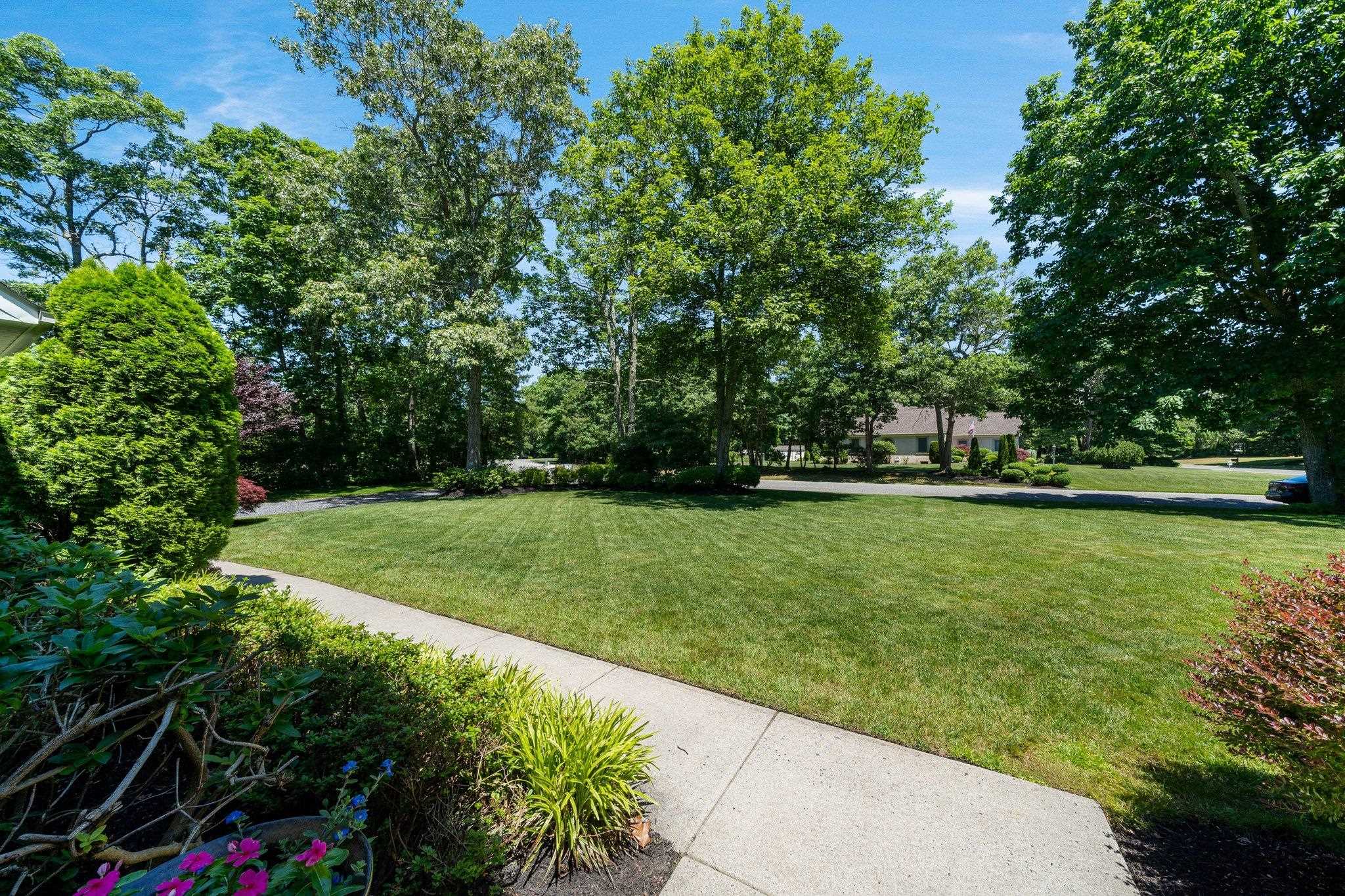 28 W Woodland Avenue