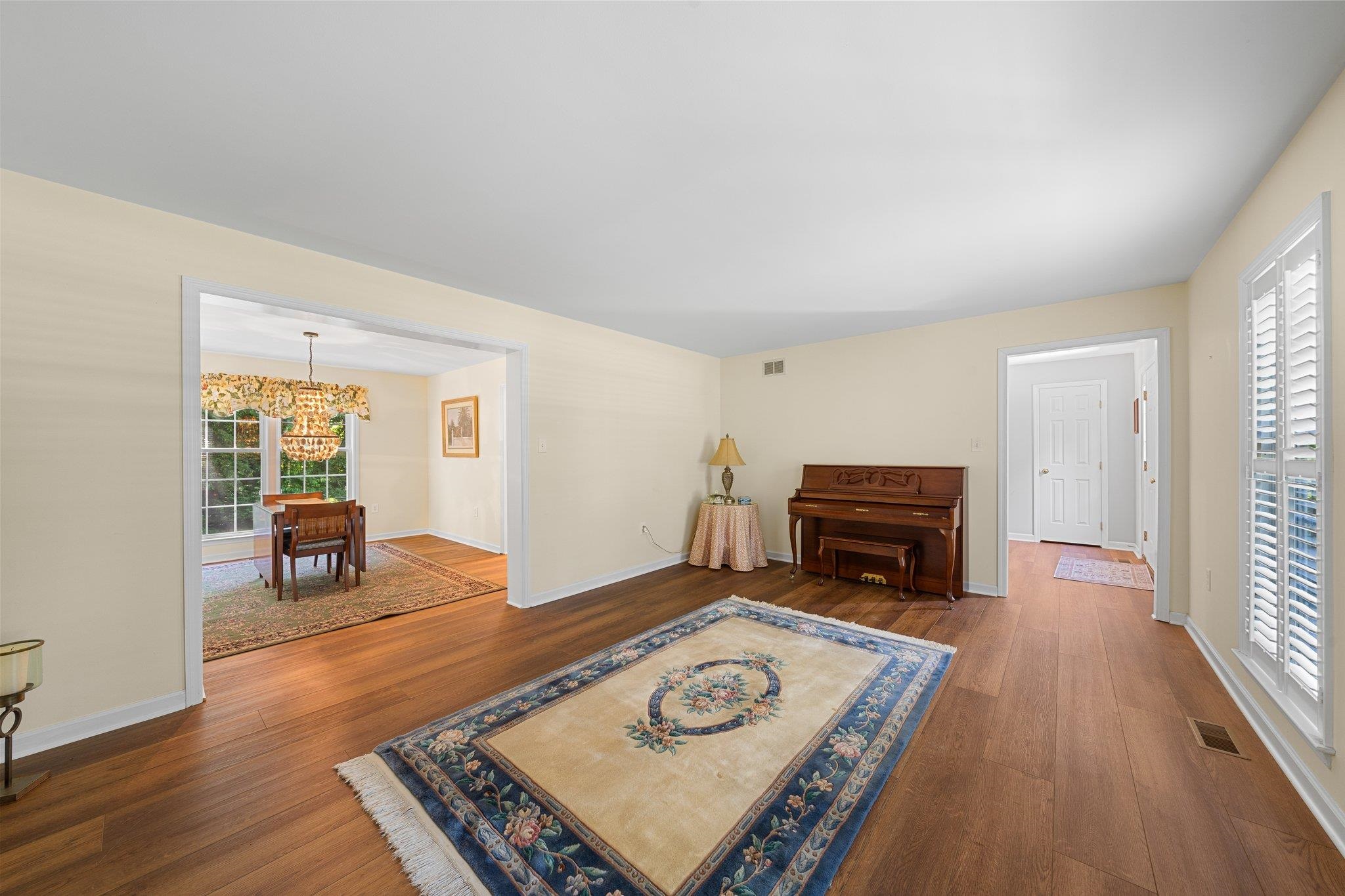 28 W Woodland Avenue