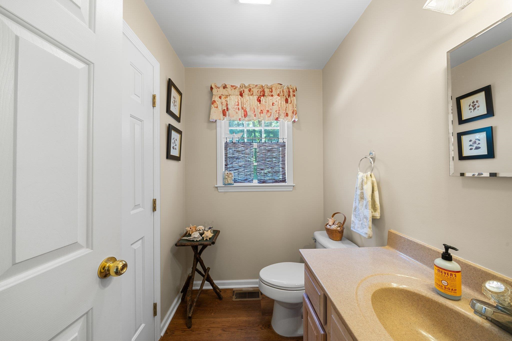 28 W Woodland Avenue