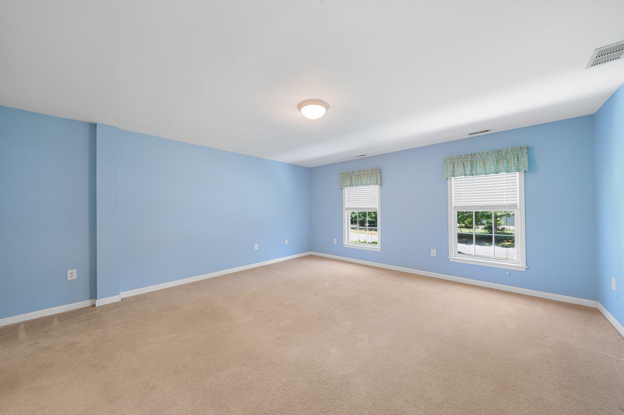 28 W Woodland Avenue