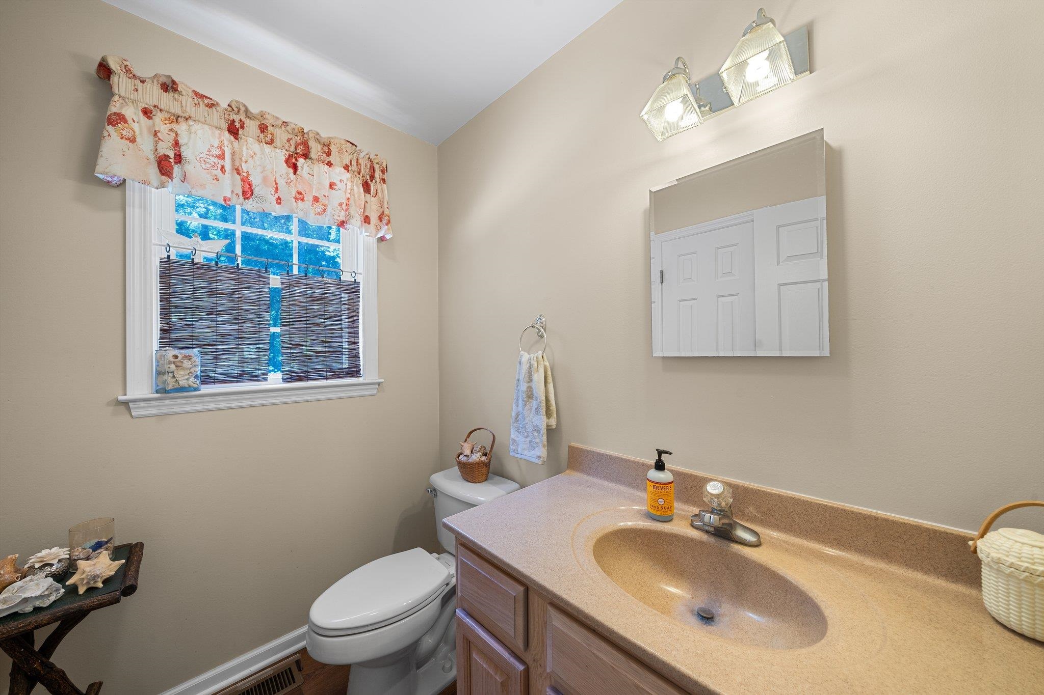 28 W Woodland Avenue