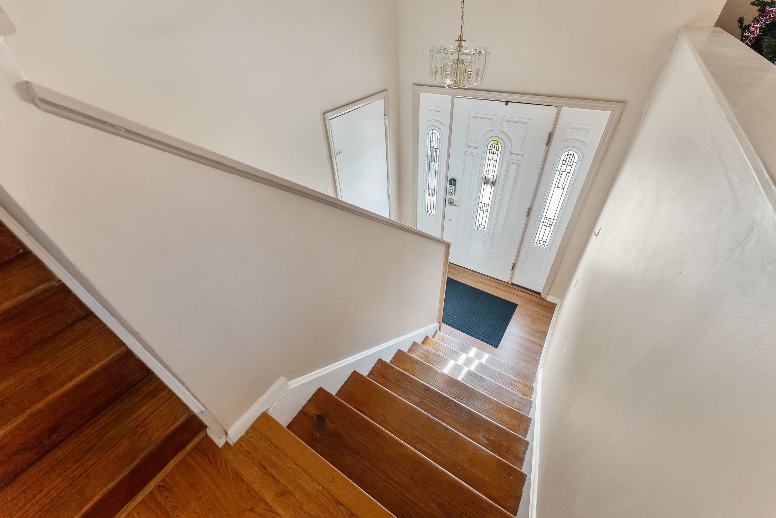 7 Meadow Creek Drive
