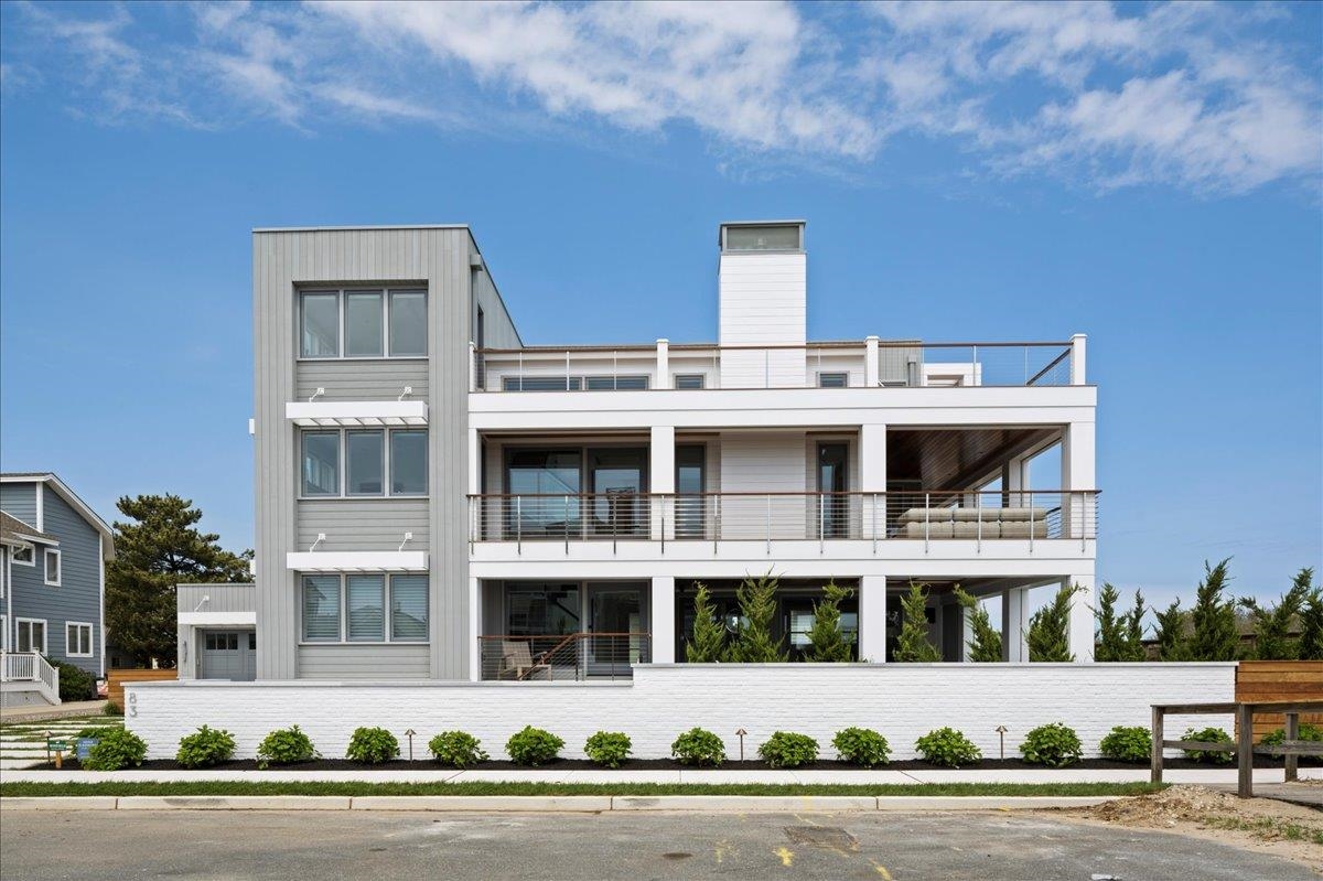 83 E 25th Street