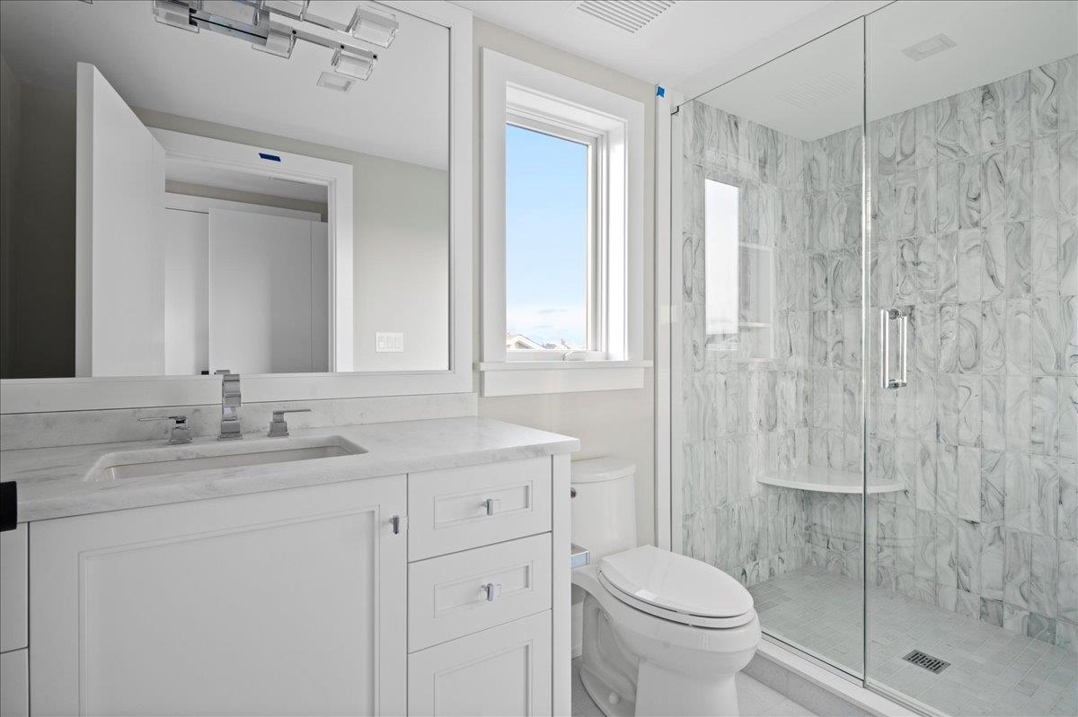 83 E 25th Street
