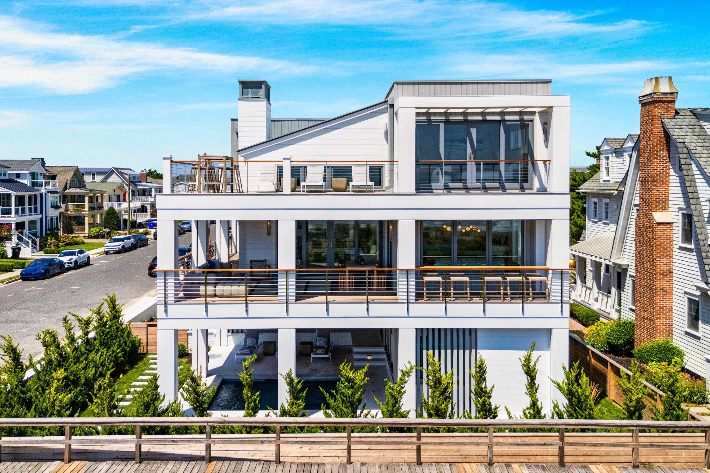 83 E 25th Street