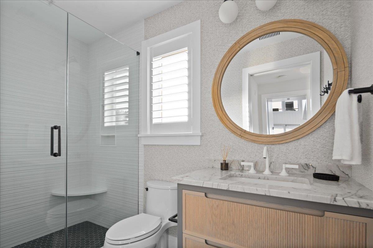 83 E 25th Street