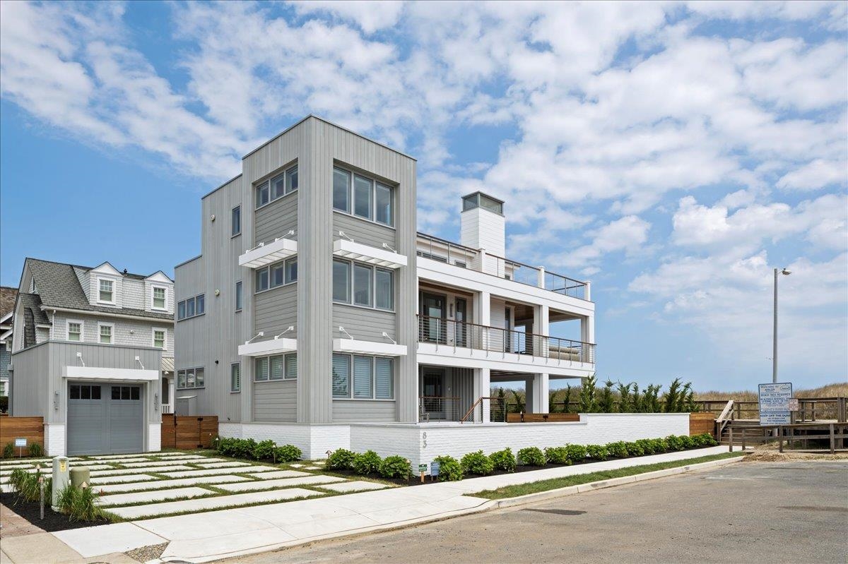 83 E 25th Street
