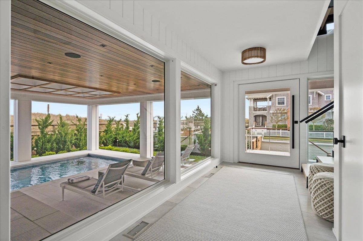 83 E 25th Street