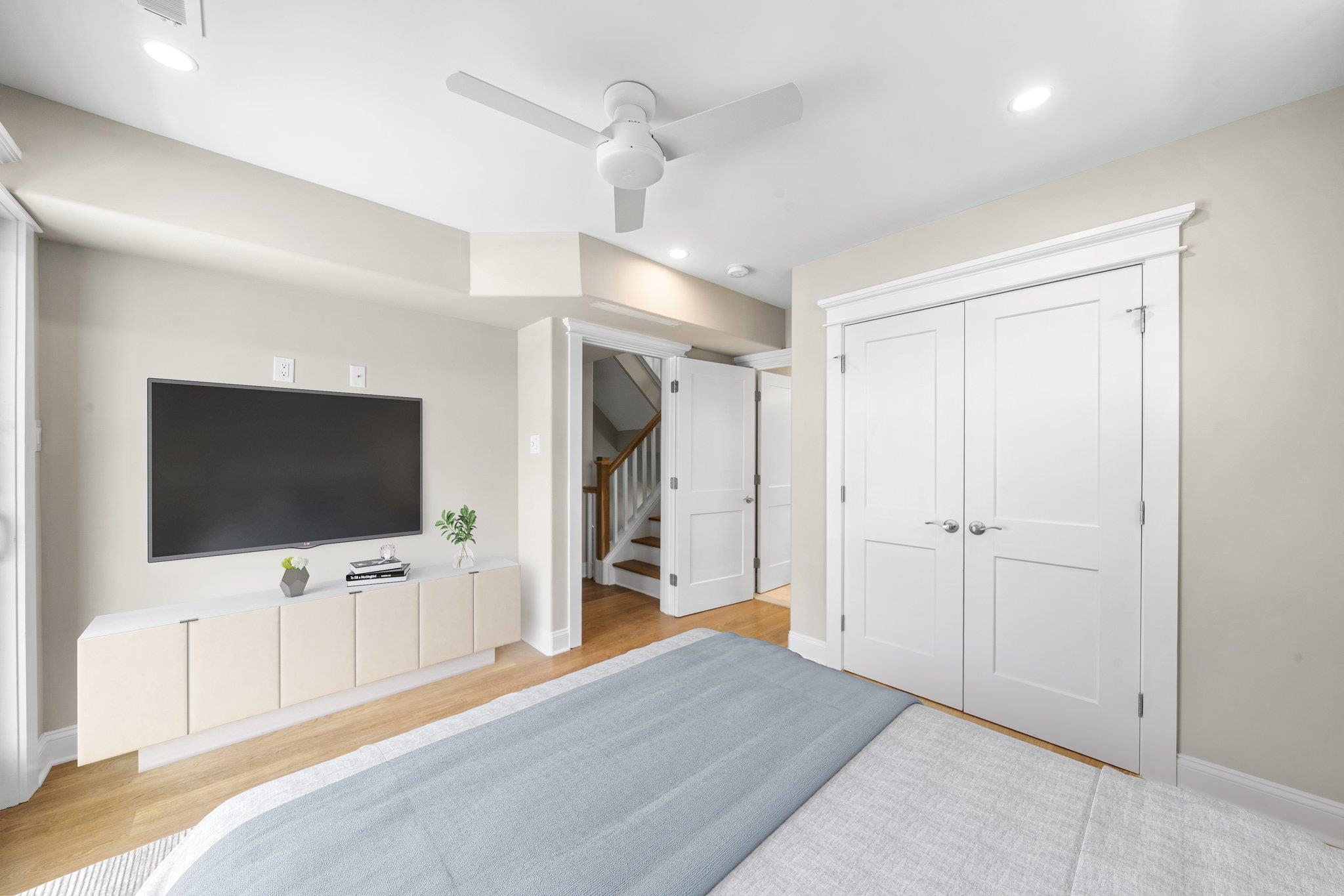 293 24th Street Unit: 293