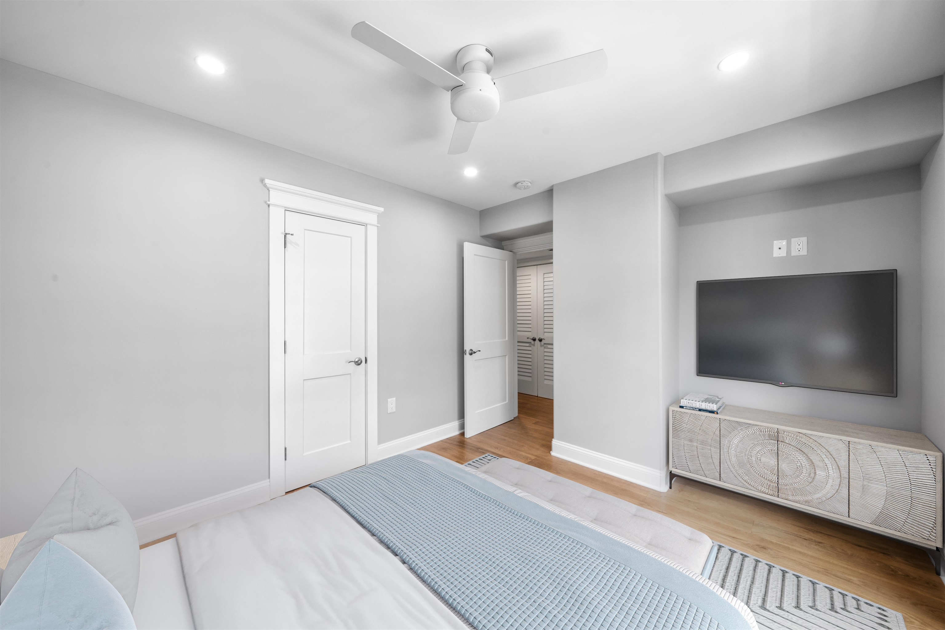 297 24th Street Unit: 297