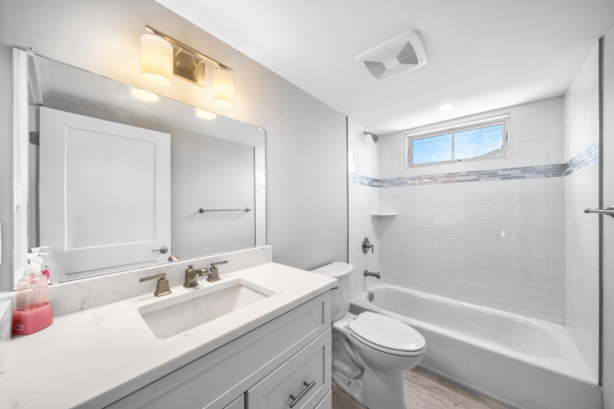 297 24th Street Unit: 297