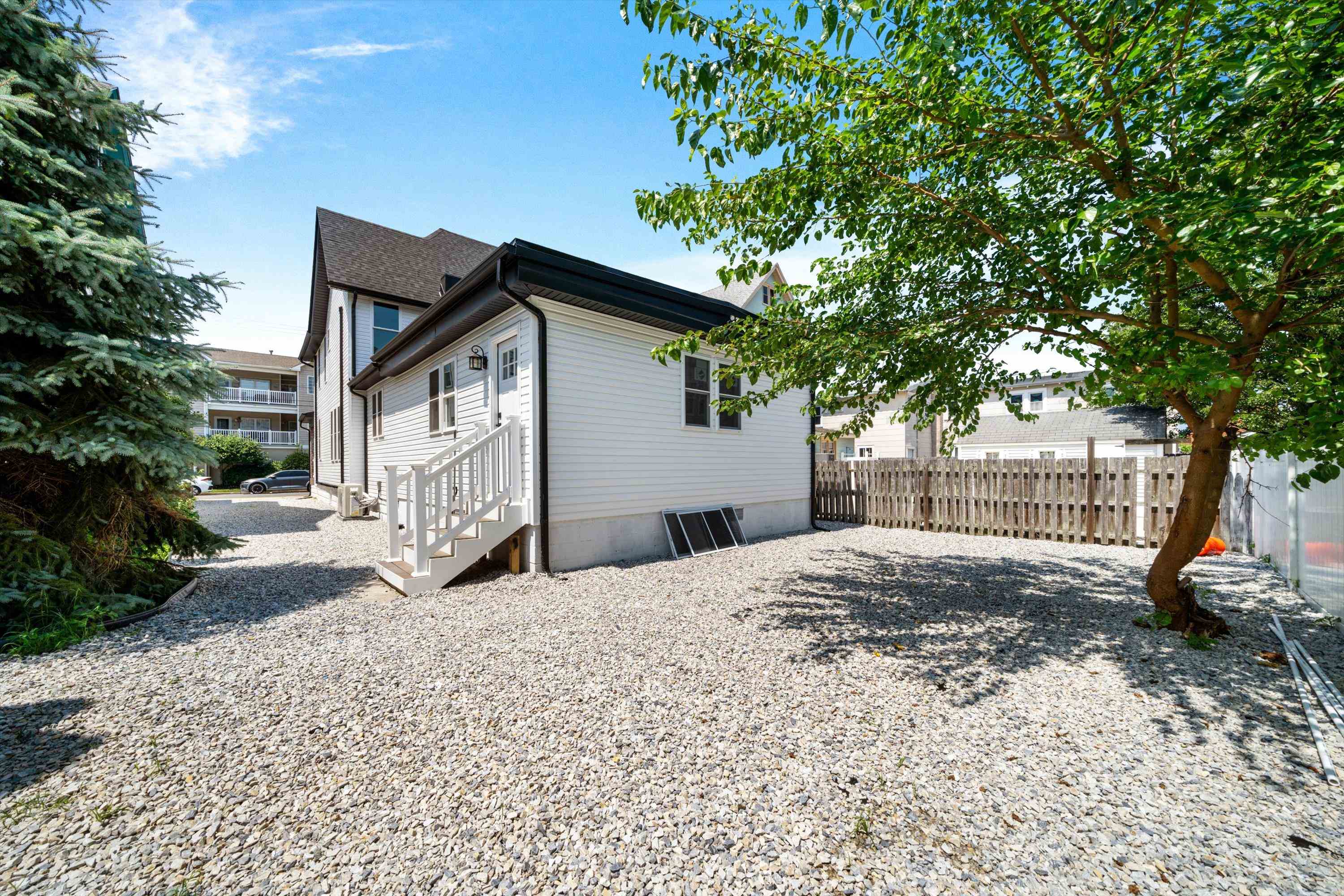 125 E Pine Avenue