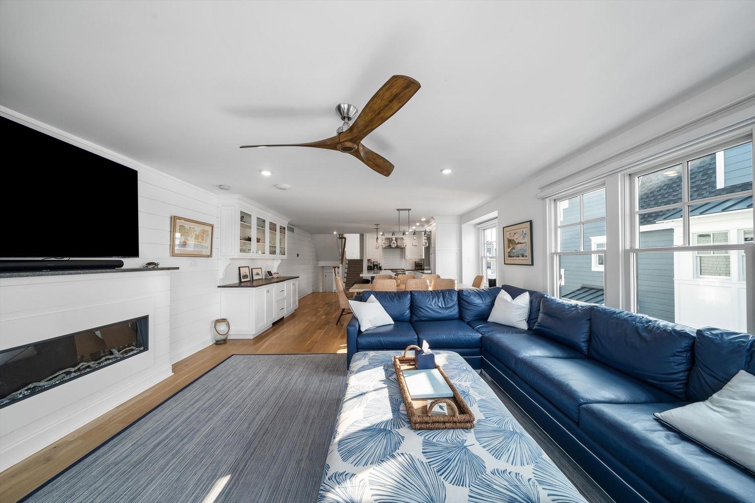 437 20th Street Unit: 437