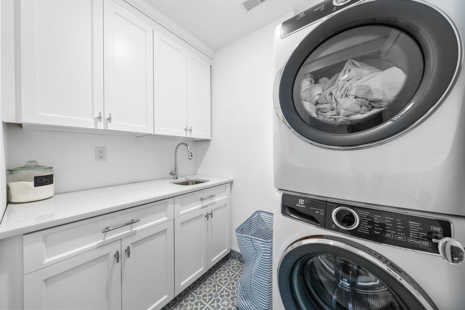 437 20th Street Unit: 437